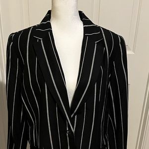 NWT Ebony/white blazer size 18